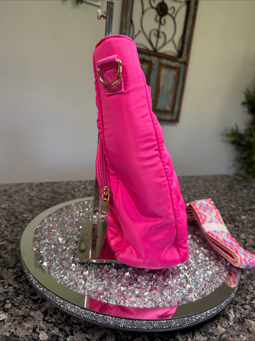 Wanderfull Quilted hydrobag Hot Pink Crossbody with tumbler holder inside NEW - Picture 9 of 16